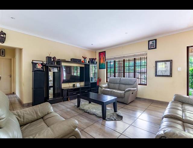 3 BEDROOM TOWNHOUSE FOR SALE IN CHASE VALLEY